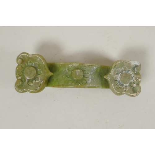 221 - A Chinese carved green hardstone ruyi, 10cm