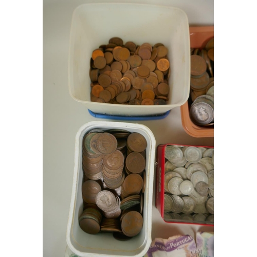 229 - A large quantity of C19th and C20th British coinage and bank notes, and a quantity of world coinage