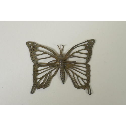 230 - A Japanese style bronze okimono butterfly with articulated wings, 8 x 6cm