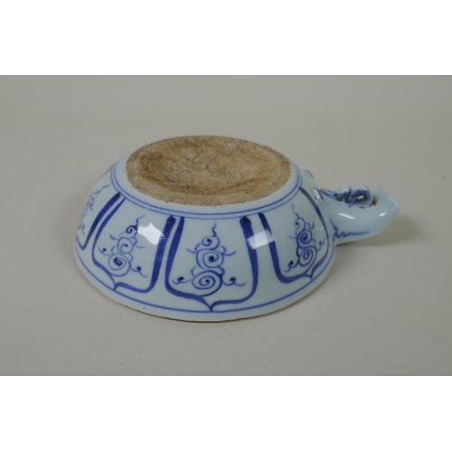 282 - A Chinese blue and white porcelain pourer decorated with ducks on a lotus pond, 15cm diameter