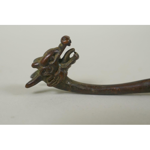 71 - An Oriental bronze tea scoop with dragon's head handle, 12cm long