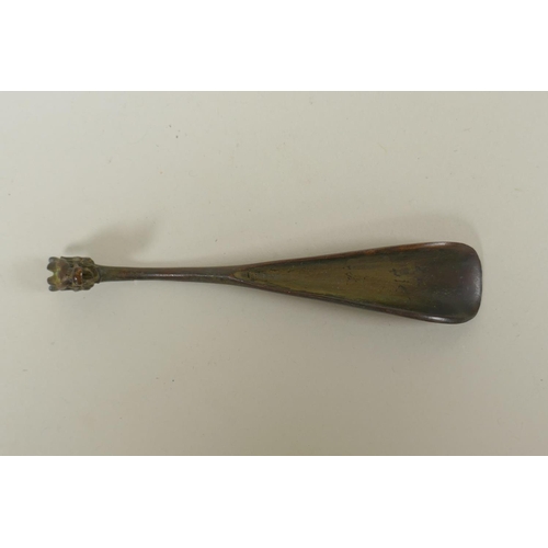 71 - An Oriental bronze tea scoop with dragon's head handle, 12cm long