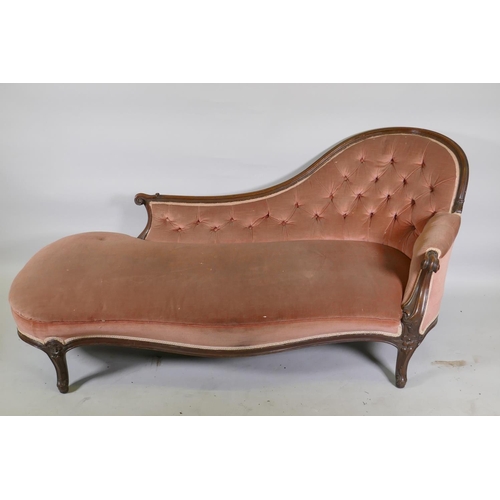 1156 - Victorian carved walnut chaise longue, with serpentine shaped front, raised on cabriole supports, st... 