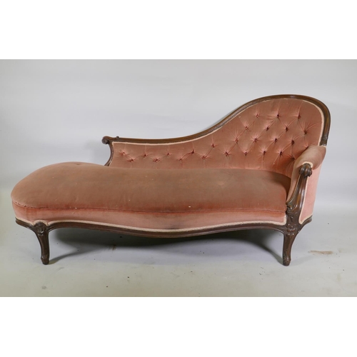 1156 - Victorian carved walnut chaise longue, with serpentine shaped front, raised on cabriole supports, st... 