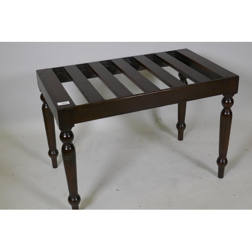 1090 - A stained beechwood luggage rack, raised on turned supports, 69 x 40 x 46cm