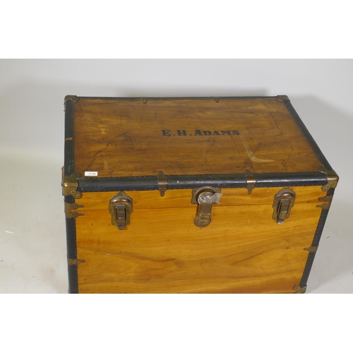 1130 - A camphorwood travelling trunk with brass mounts and lift out tray, early C20th, 89 x 58 x 56cm