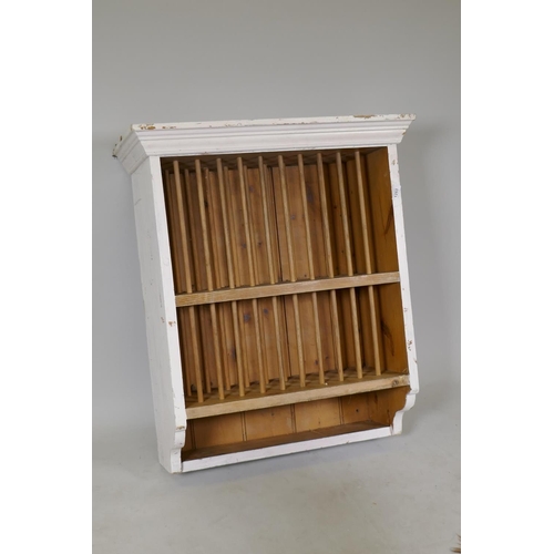 1131 - A painted pine hanging plate rack, 69 x 33 x 80cm