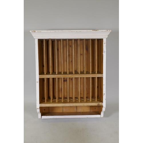 1131 - A painted pine hanging plate rack, 69 x 33 x 80cm