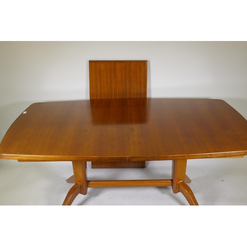 1201 - A mid century Gordon Russell of Broadway Worcestershire mahogany draw leaf dining table with extra l... 