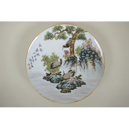 141 - A Chinese famille verte porcelain cabinet dish decorated with red crested cranes, character inscript... 