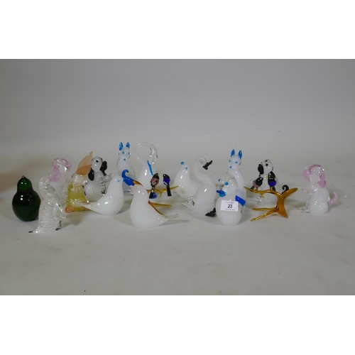 23 - A collection of Mazzega Murano glass animal figures, largest 15cm high, and a Wedgwood paperweight