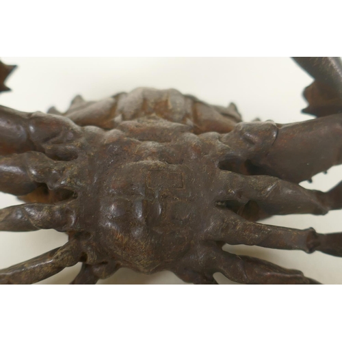 231 - A Japanese style bronze okimono crab, 7cm