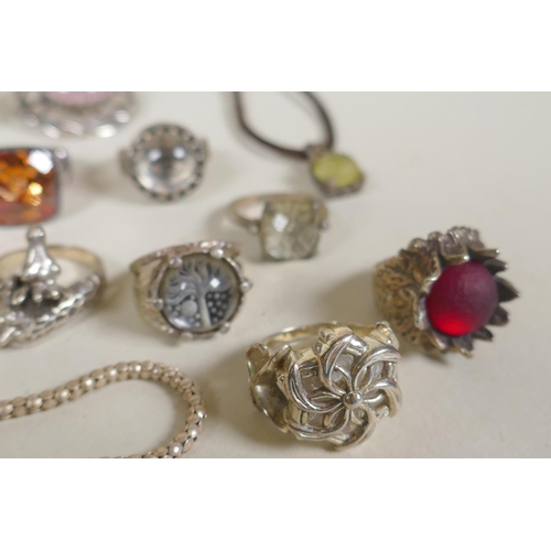 601 - A collection of good quality silver and white metal jewellery to include rings, pendants, necklaces ... 