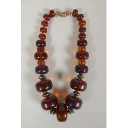 604 - A graduated honey amber bead necklace, 136g gross