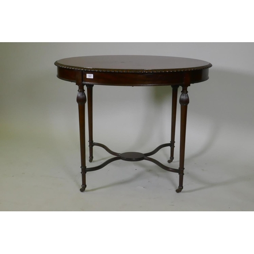 1007 - A C19th mahogany oval shaped occasional table in the manner of Gillows, with gadrooned edge and cros... 