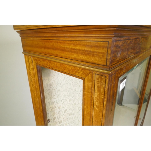 1034 - A good Victorian satinwood two door display cabinet with fine inlaid decoration and crossbanded top,... 