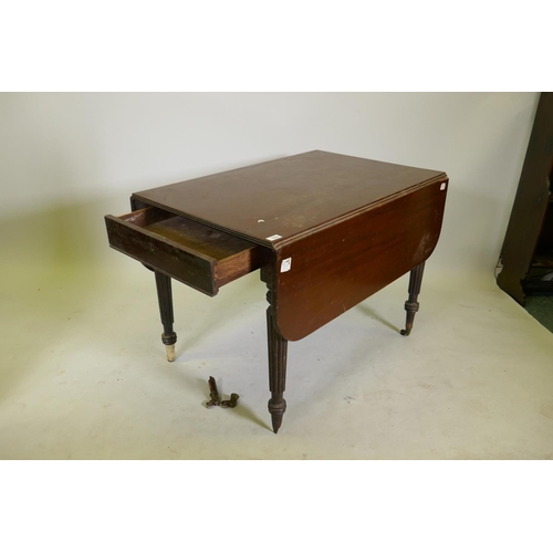 1060 - A George III mahogany pembroke table, with reeded edge top and single end frieze drawer, raised on r... 