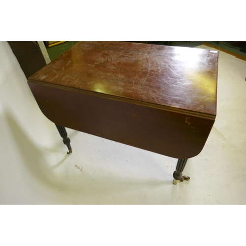 1060 - A George III mahogany pembroke table, with reeded edge top and single end frieze drawer, raised on r... 