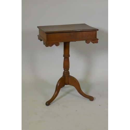 1076 - An Arts & Crafts oak worktable with lift up top and fitted removable tray, raised on a turned co... 