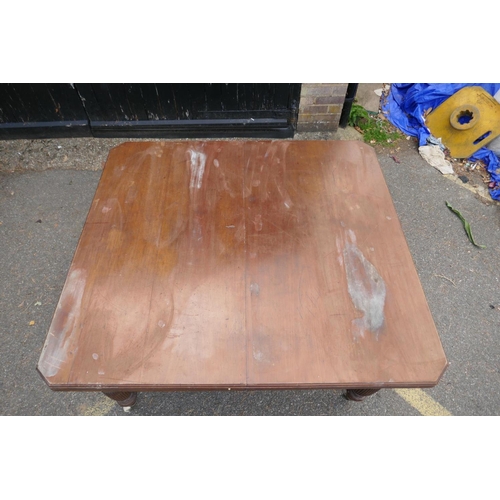 1232 - Victorian walnut windout dining table, with cut corner top, raised on reeded supports, AF, lacks lea... 