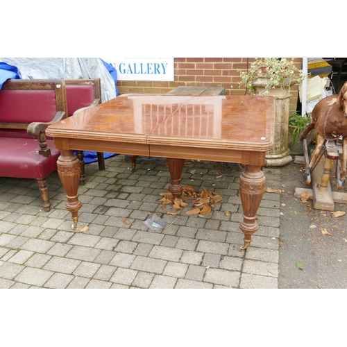 1234 - A Victorian style walnut draw leaf dining table with two leaves, lacks bearers, AF, 134 x 144cm, 283... 