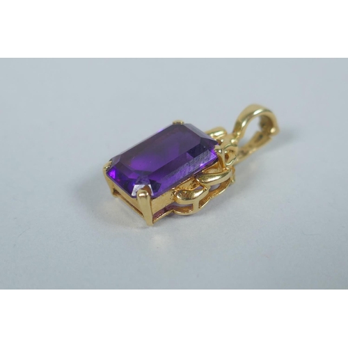 601 - An Italian 14ct gold and amethyst? pendant necklace, chain 5.2g, 81cm long, pendant 4.4g gross