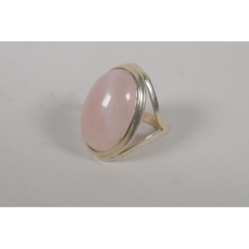 618 - A 925 silver and rose quartz dress ring, size R/S, and a matching pendant