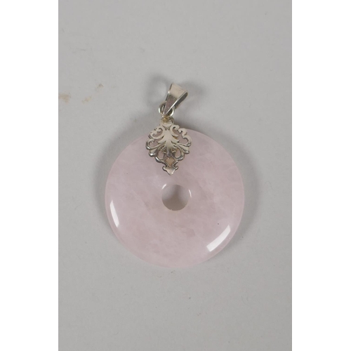 618 - A 925 silver and rose quartz dress ring, size R/S, and a matching pendant