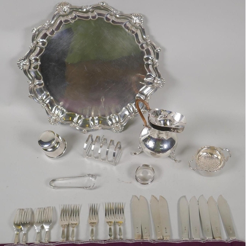 619 - A collection of silver to include a toast rack by Mason and Jones, Birmingham, 1937, 47g; a tea stra... 