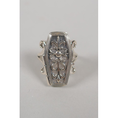 640 - A 925 silver ring set with a coffin opening to reveal a skeleton