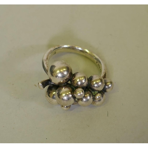 652 - A Georg Jensen Moonlight Grapes silver ring, with original box