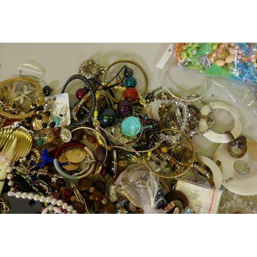 656 - A large quantity of modern costume jewellery