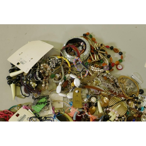 656 - A large quantity of modern costume jewellery