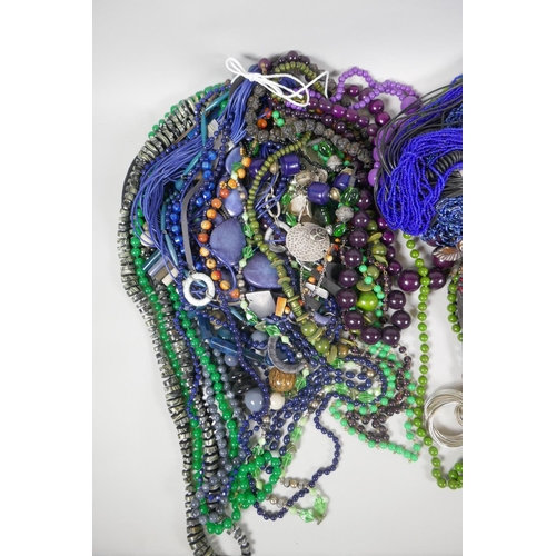 659 - A large quantity of good quality costume jewellery to include necklaces, pendants, bangles etc, 10kg