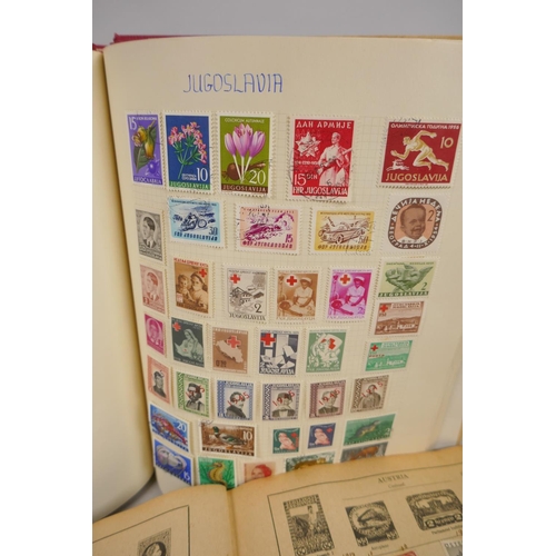 78 - A quantity of world stamps in collectors' albums