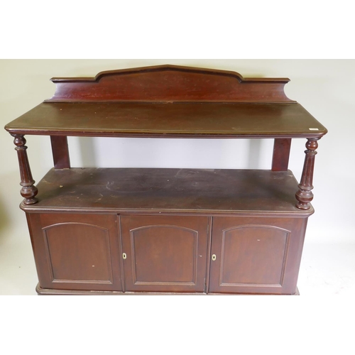 1059 - Victorian mahogany two tier buffet with shaped back and fluted columns over three cupboard with arch... 