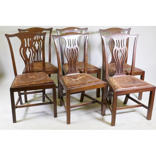 1067 - A set of six antique mahogany Chippendale style dining chairs with pierced splats and drop in leathe... 