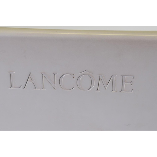 1086 - A Lancome telescopic salon chair