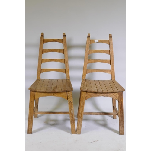 1094 - A pair of oak side chairs with tapered ladder backs