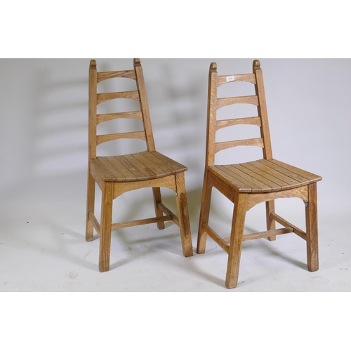 1094 - A pair of oak side chairs with tapered ladder backs