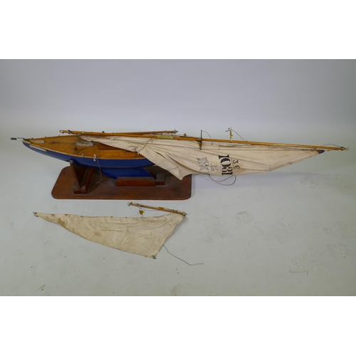 15 - A scratch built pond yacht, The Kingston Flyer', AF mast broken at base, length of hull 94cm