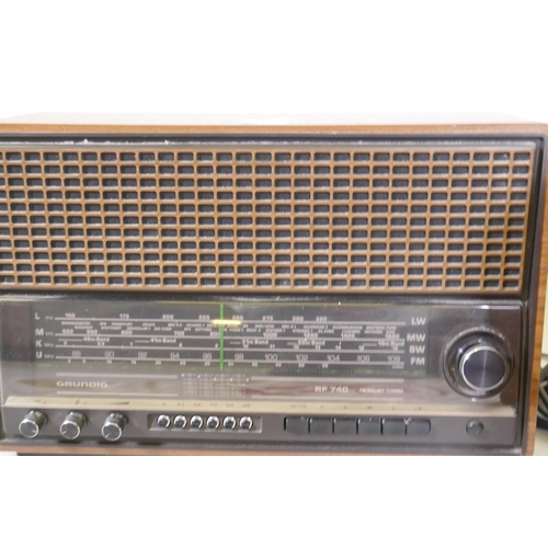 25 - A vintage Metz Capri radio, in fine condition with original cotton cover, 50 x 22 x 35cm, and a Grun... 