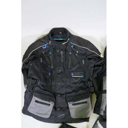 40 - Motorcycle gear: Spada compass armoured textile motorcycle jacket with liner, XXL, overtrousers, XXL... 