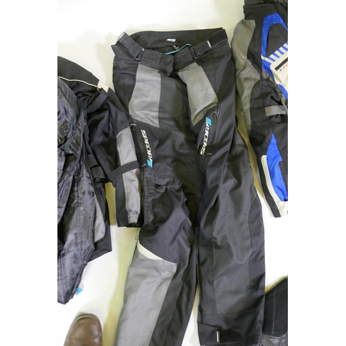 40 - Motorcycle gear: Spada compass armoured textile motorcycle jacket with liner, XXL, overtrousers, XXL... 