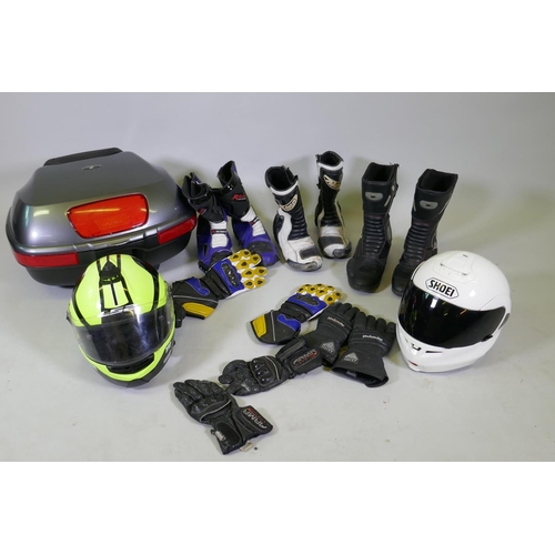 41 - Motorcycle gear: Honda top box, Pro boots size 42; Nitro NB101 Race boot, size 42; biker's boots siz... 