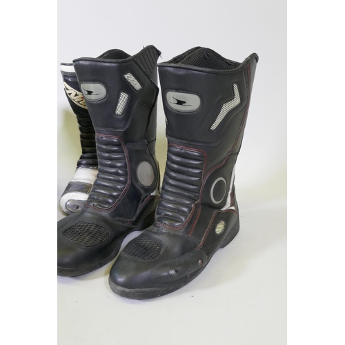 41 - Motorcycle gear: Honda top box, Pro boots size 42; Nitro NB101 Race boot, size 42; biker's boots siz... 