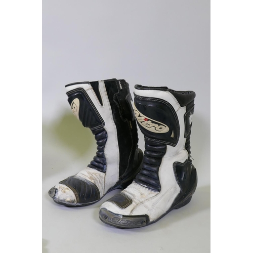 41 - Motorcycle gear: Honda top box, Pro boots size 42; Nitro NB101 Race boot, size 42; biker's boots siz... 