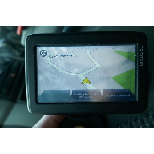 42 - TomTom 4GCol Sat Nav; TomTom 4EV52 Sat Nav; TomTom 4EN42 Sat Nav; Garmin Sat Nav XGODY Sat Nav/table... 