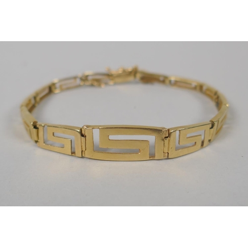 604 - A 14ct gold bracelet with a Greek key design, 8.7g