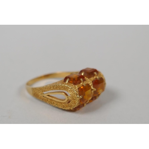 610 - An 18ct gold ring set with citrines, size O, 3.8g gross